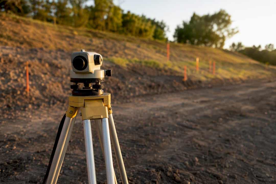 Surveying tool measuring slope on soil